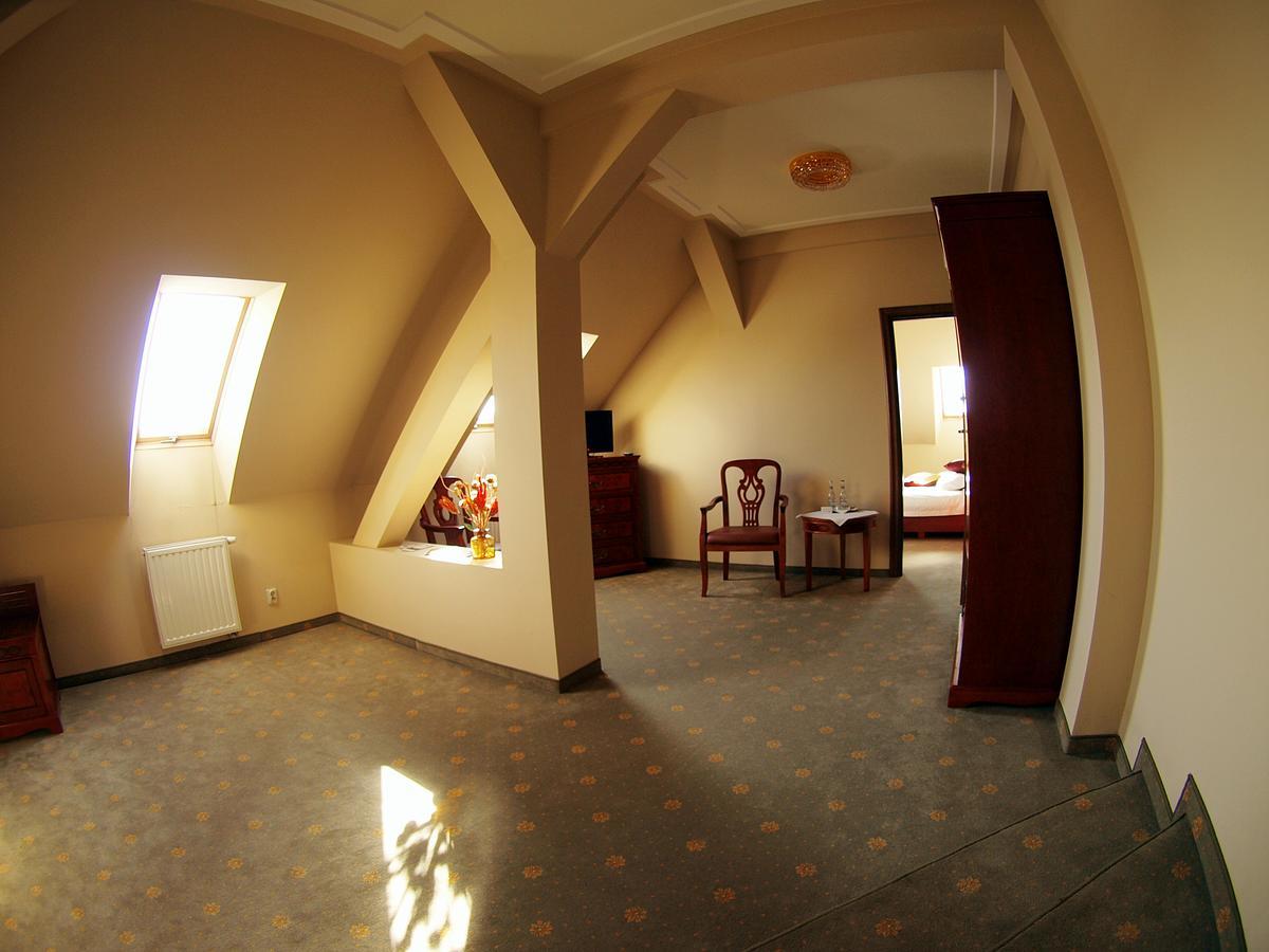 Rezydencja Pod Zegarem Trzebinia  Exterior foto